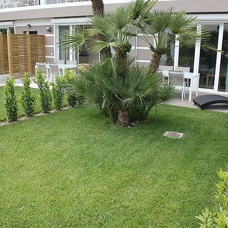 Velvet 4* Villeneuve-Loubet