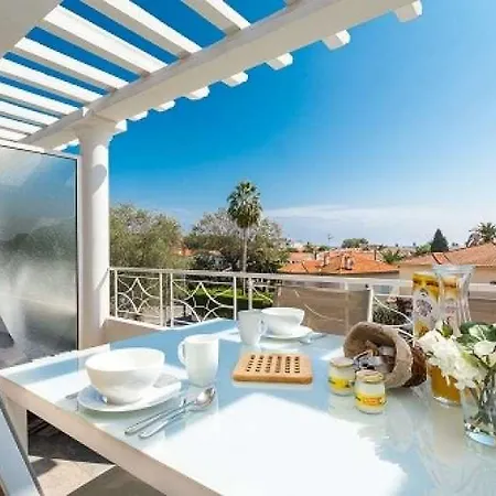 Velvet Aparthotel 3*