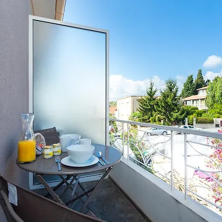 Velvet Villeneuve-Loubet