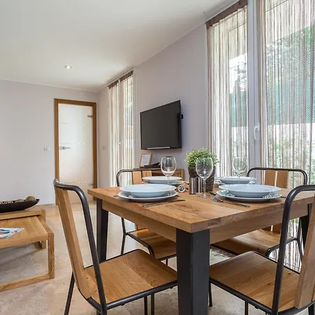 Velvet Aparthotel 3*