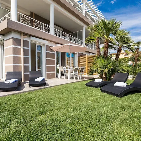 Velvet Aparthotel 4*